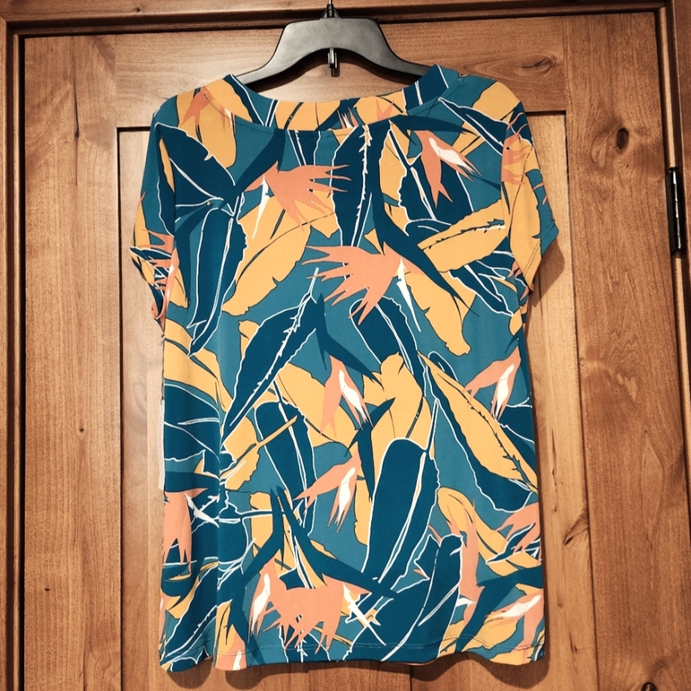 NWT-SALE- Liz Claiborne Top - Picture 2 of 3